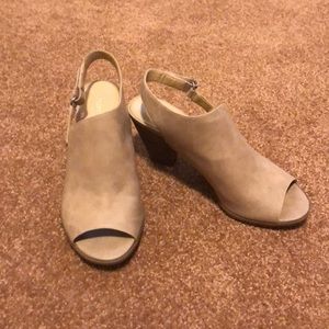 Women’s open-toed booties/heels